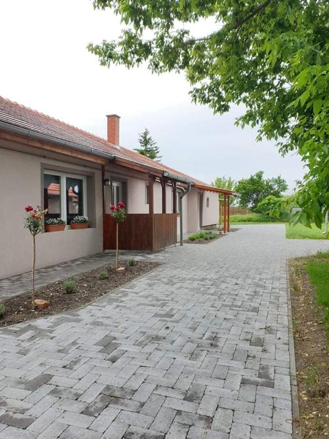 Kajari Apartmanhaz Balatonfokajar Exterior photo